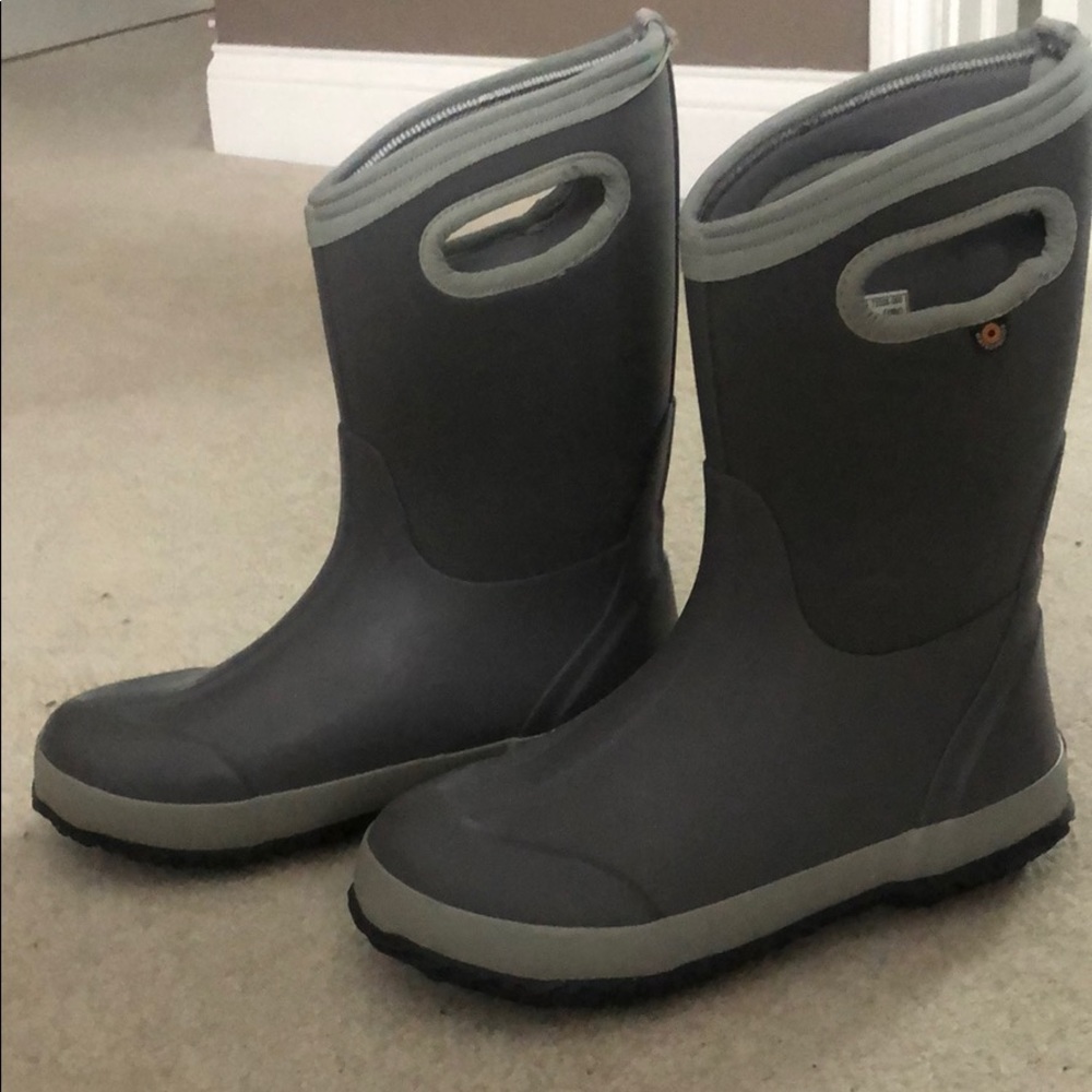 Barely worn Kids size 5 Bogs Snow Boots